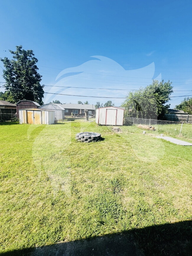 Building Photo - "Charming 4-Bedroom Home with Spacious Living at 840 North Windemere Drive, Moore, OK!"