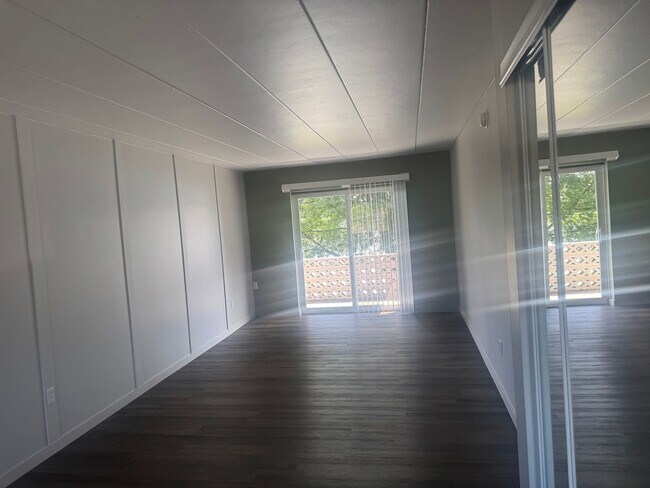 Building Photo - 4235 Americana Dr