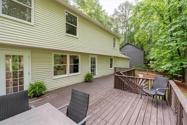 Building Photo - 9470 Hillside Dr