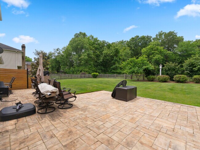 Building Photo - Your Dream Home Awaits!
