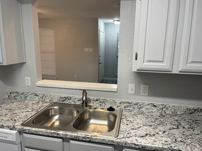 Building Photo - 2332 Sherry St