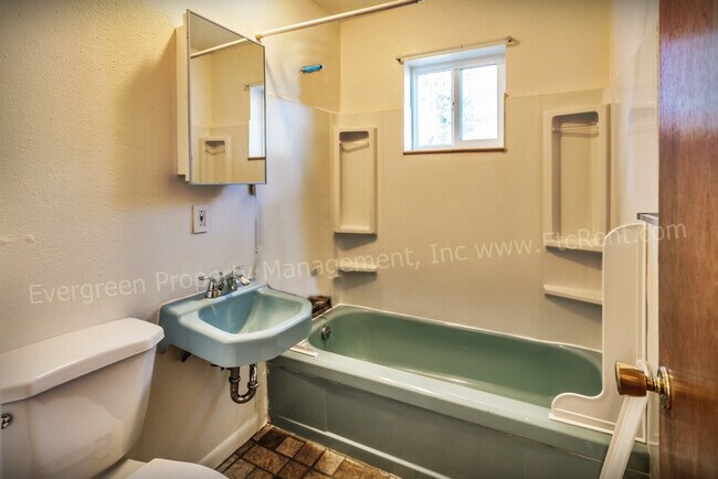 Building Photo - 1301 Burton Ct