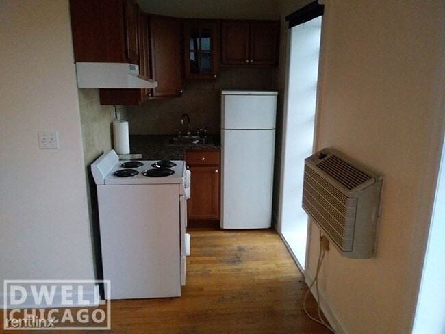 Primary Photo - 1023 N Dearborn St
