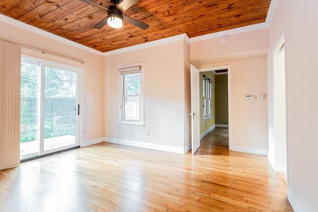 Building Photo - Charming 3 Bed / 2.5 Bath Two-Story Home!