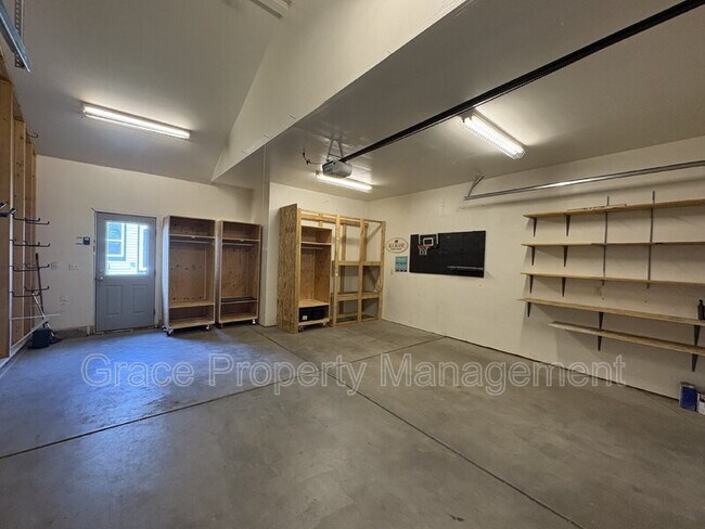 Building Photo - 352 Galapago St