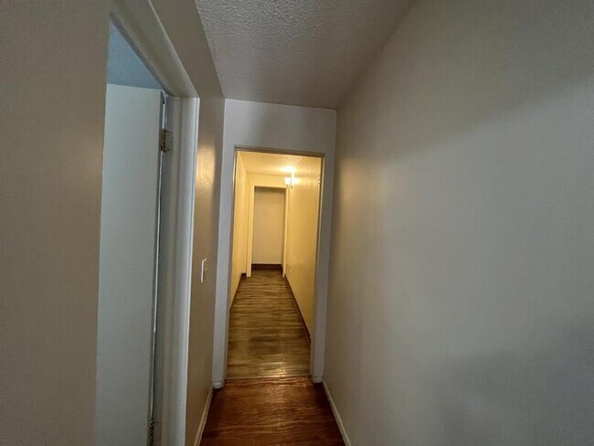 Building Photo - 560 S 600 E