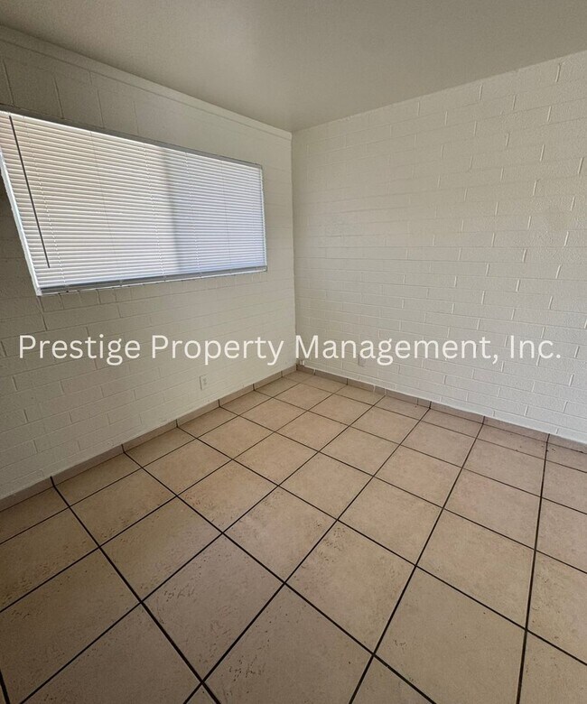 Building Photo - 2148