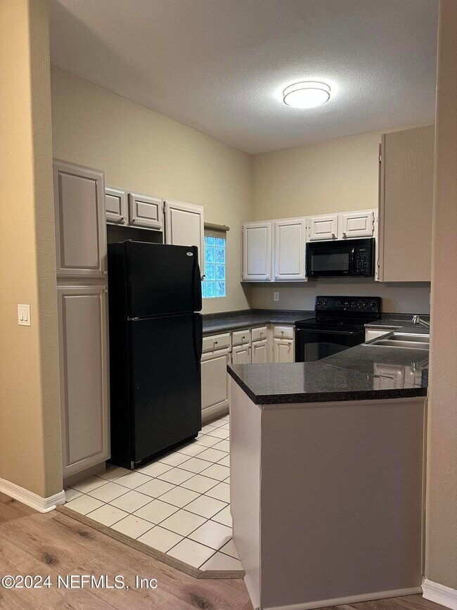 Building Photo - 10150 Belle Rive Blvd