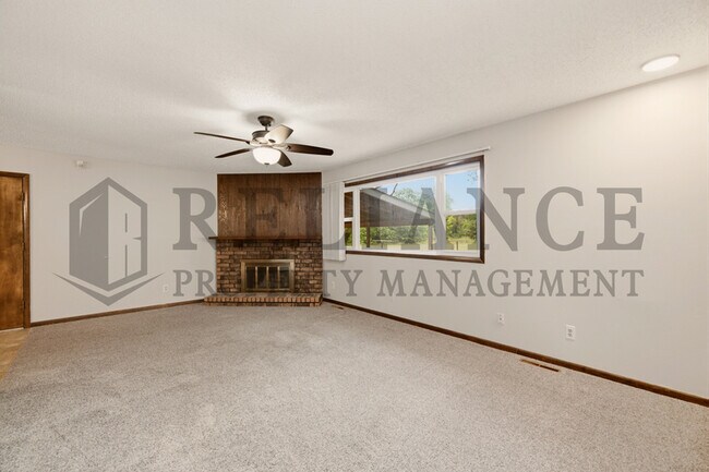 Building Photo - 428 Peach Tree Ln