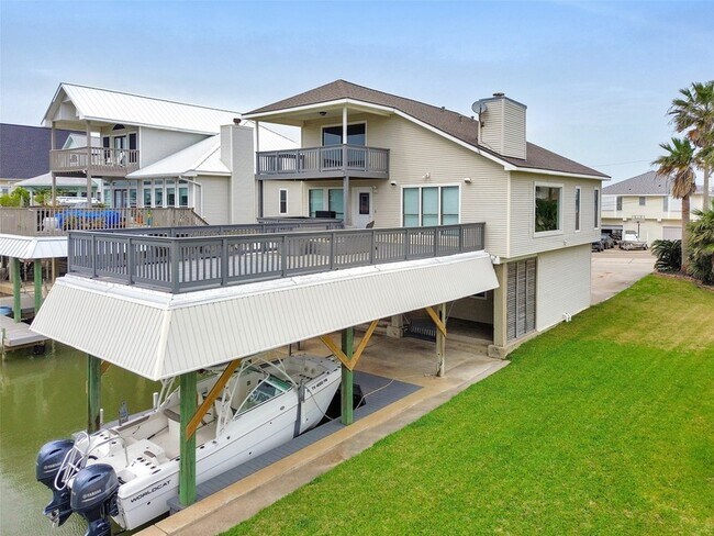 Building Photo - 301 Commander Dr