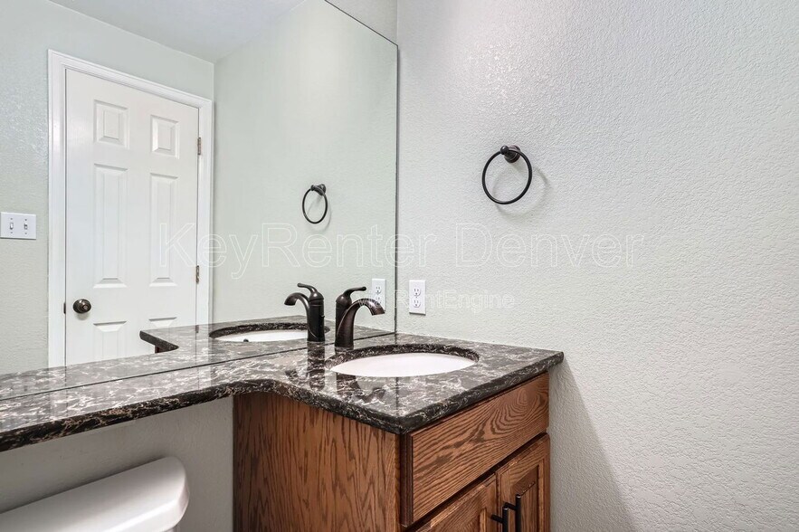 Building Photo - 5742 W 114th Pl