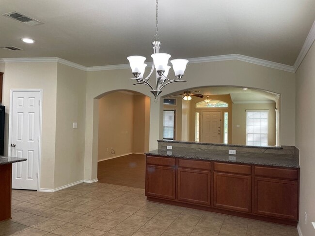 Building Photo - Application Received! 3 bed, 2 bath with B...