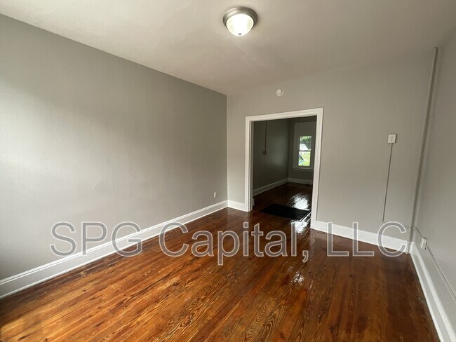 Building Photo - 659 W College Ave