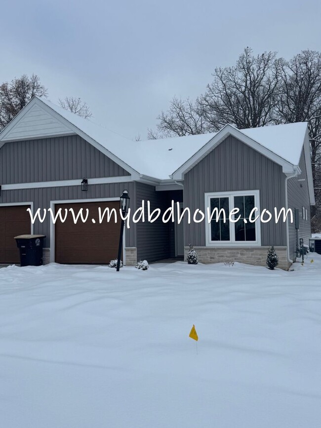 Building Photo - 1072 Emilee Ct