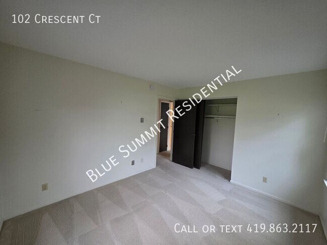 Building Photo - 102 Crescent Ct