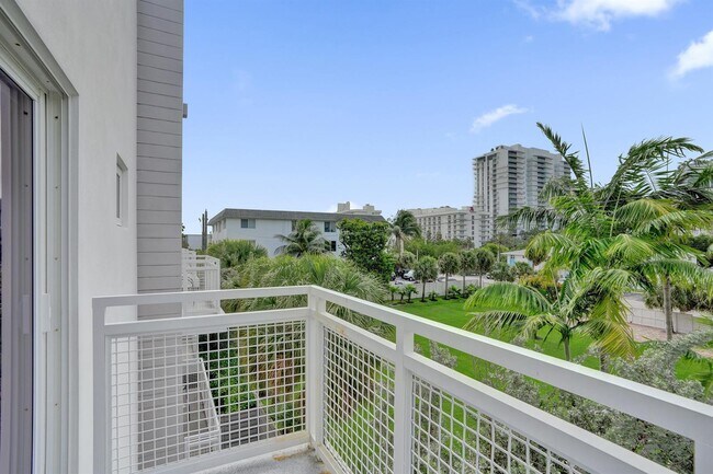 Building Photo - North Ocean Boulevard, Pompano Beach, FL 33062 - 4 BR 3.5 BA townhouse