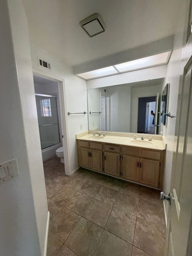 Building Photo - 608 Allegro Ct