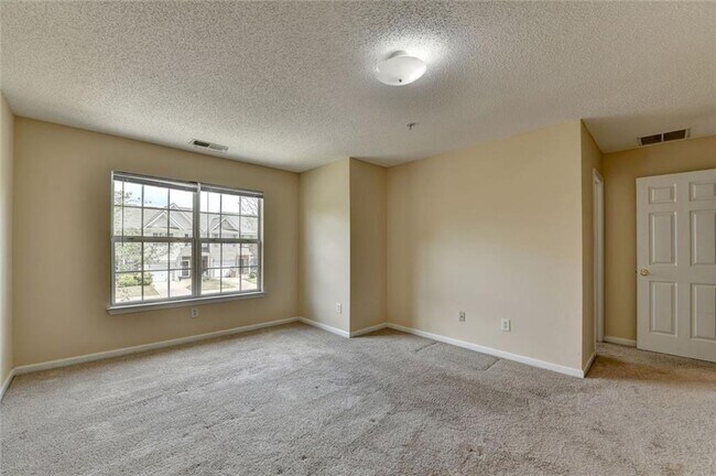 Building Photo - 310 Azalea Cir