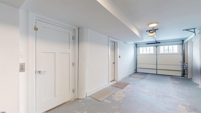 Building Photo - 404 21st St S