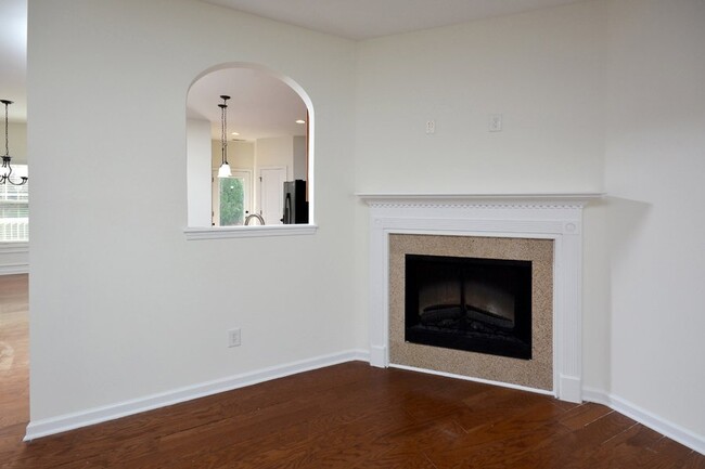 Building Photo - Townhome in Quiet Neighborhood