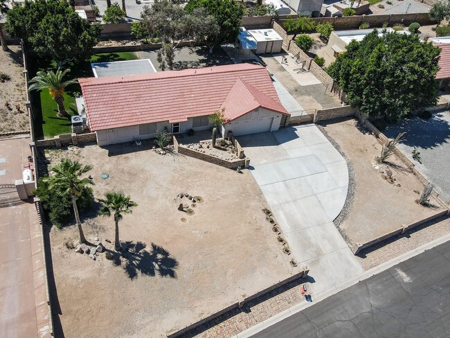 Building Photo - Spacious 2-Bedroom Home with Room to Roam ...