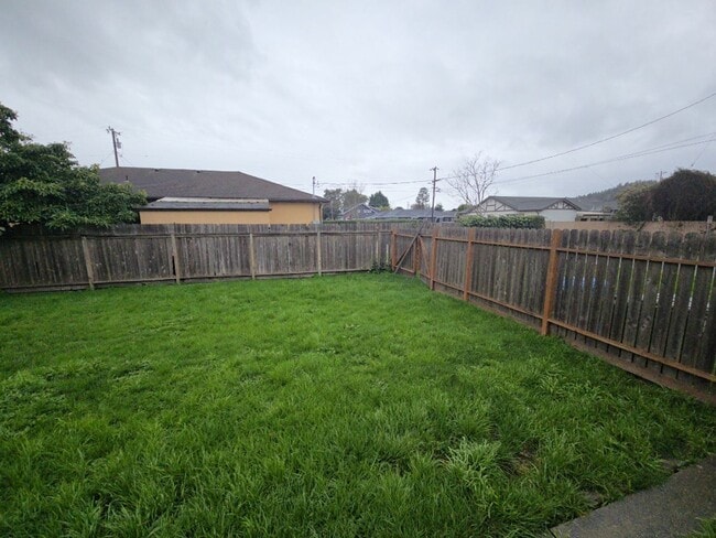 Building Photo - 1049 I St