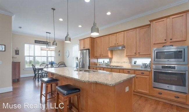 Building Photo - 3 br, 2.5 bath House - 936 Herrons Ferry