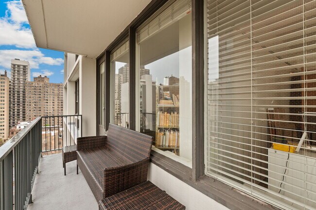 Building Photo - 1400 N State Pkwy