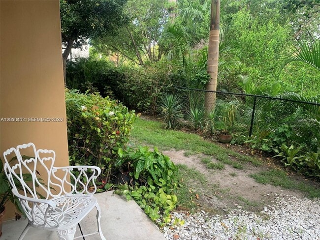 Building Photo - 529 E Sheridan St