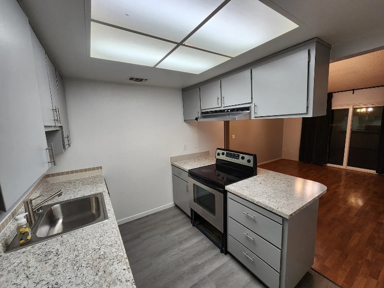 Building Photo - 6934 Sutro Ct