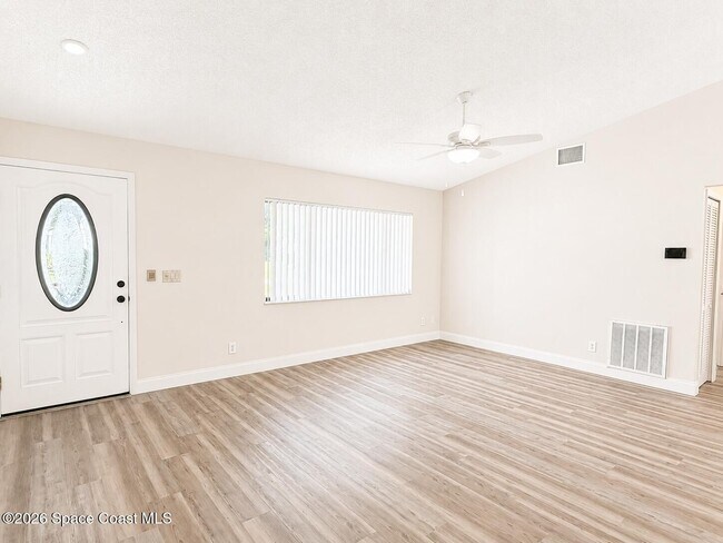 Building Photo - 662 Castaways St NE