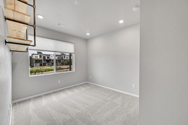 Building Photo - $3,045.00, 3 bed, 3.1 bath, located in Bro...
