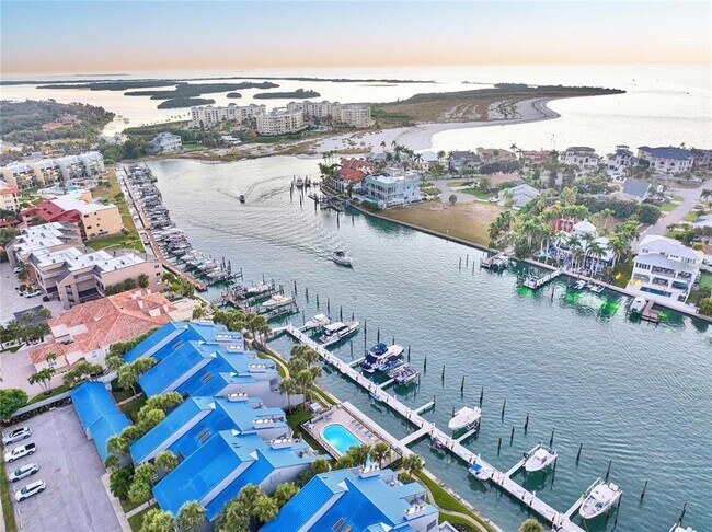 Building Photo - 910 Pinellas Bayway S