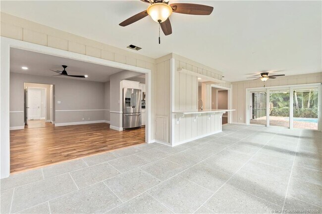Building Photo - 7 Riverview Dr