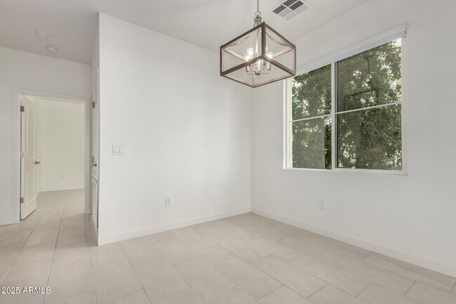 Building Photo - 2511 W Queen Creek Rd