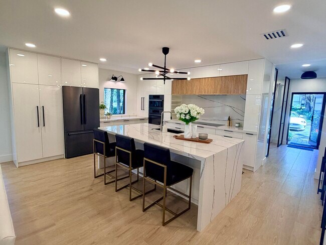 Building Photo - 2735 Polo Island Dr