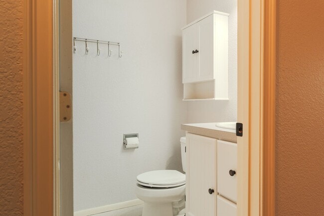 Building Photo - 3 Bedroom 1 Bathroom Rambler in NE Tacoma!