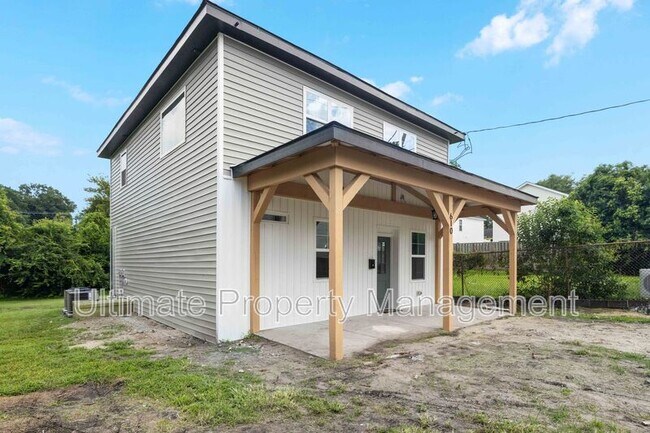 Building Photo - 610 N 10th St