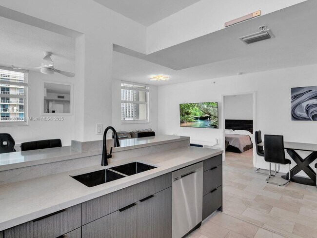 Building Photo - 1250 N Miami Ave