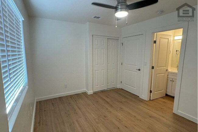 Building Photo - 1455 E Taylor St