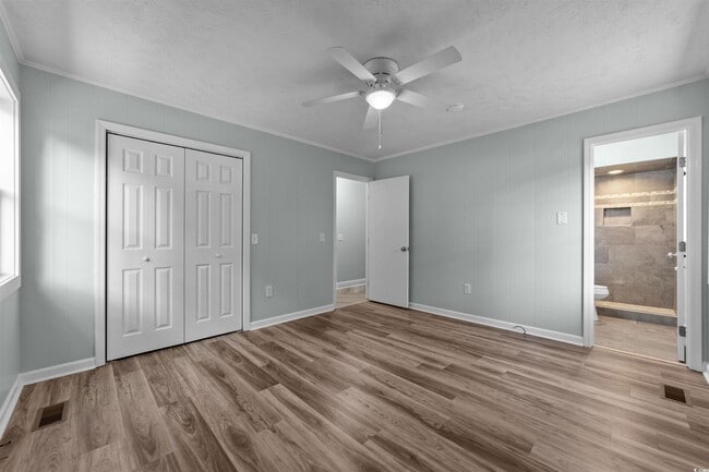 Building Photo - 1401 Twin Oaks Dr