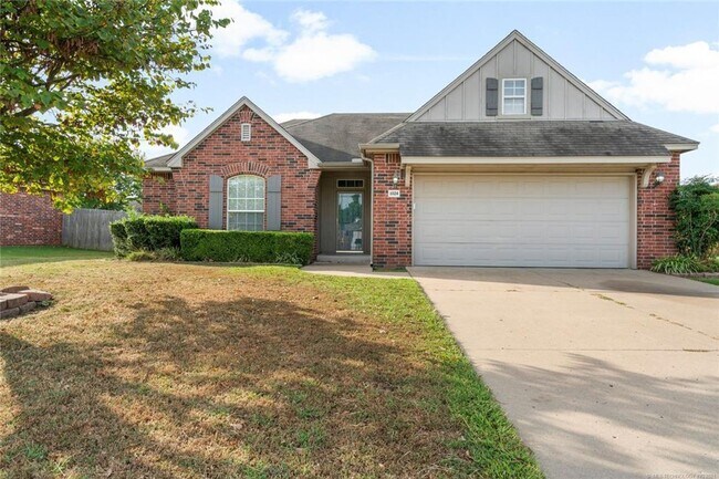 Building Photo - Glenpool Beauty!  3 Bedroom, 2 Bath Home