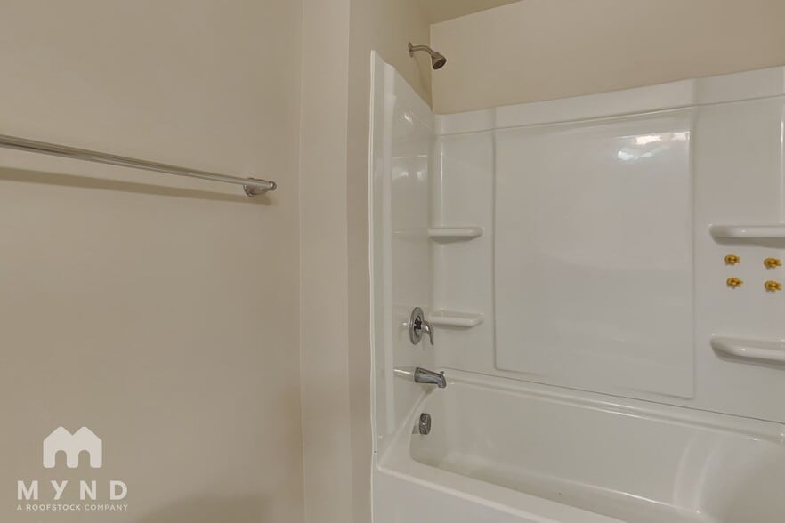 Building Photo - 845 Falls Grove Trl