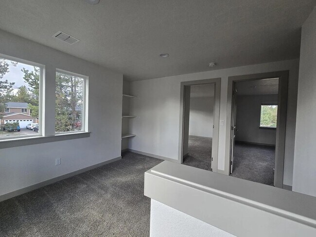 Building Photo - YECK-683