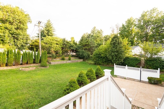 Building Photo - Spacious 4-Bed, 2.5-Bath Split-Level Home
