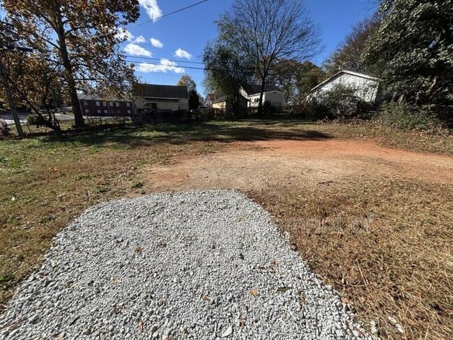 Building Photo - 1 W 6th St