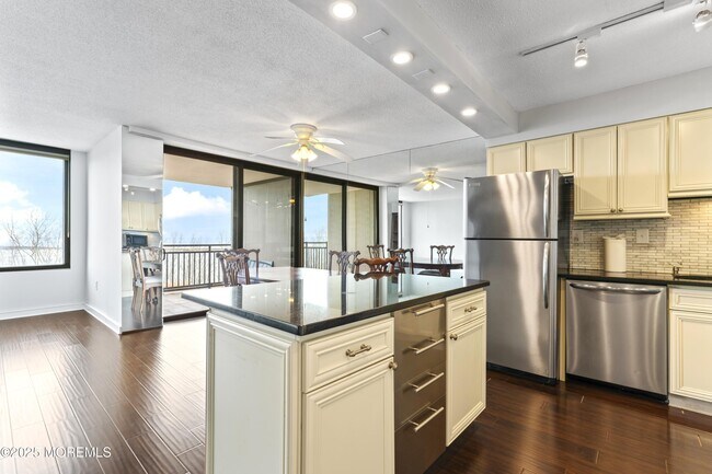 Building Photo - 1 Scenic Dr