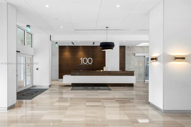 Building Photo - 100 Bayview Dr