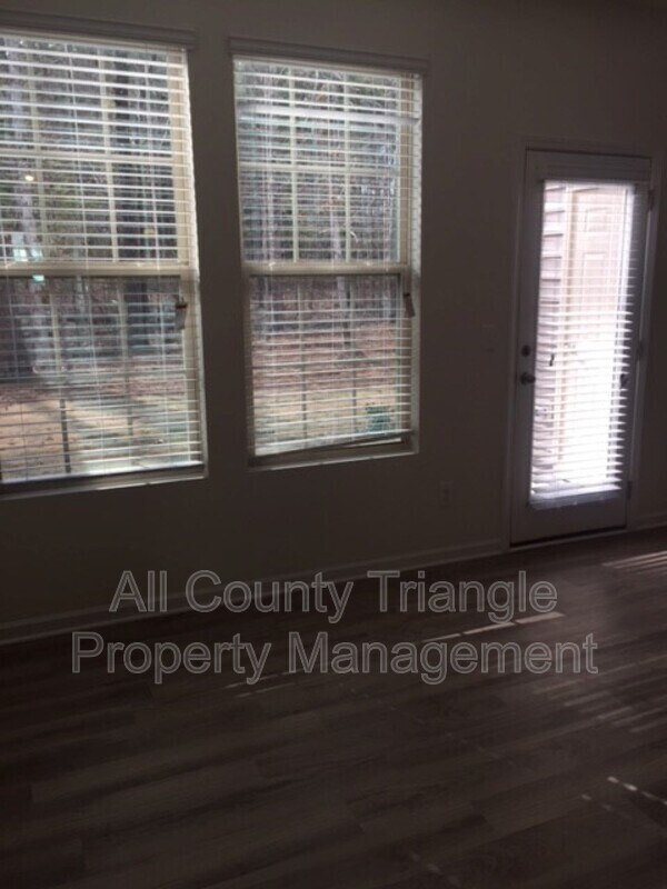 Building Photo - 412 Irving Way