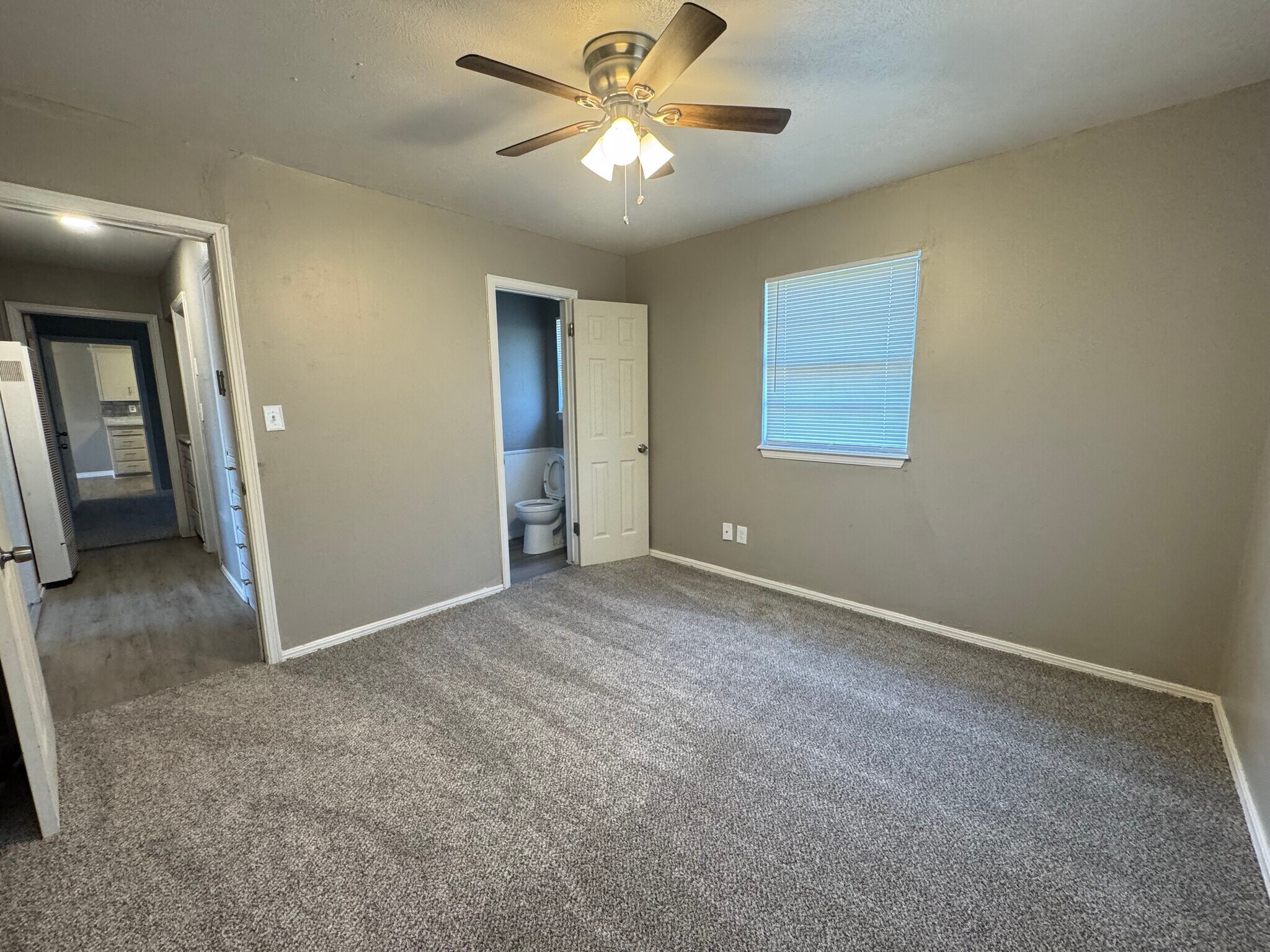 Building Photo - 9111 N Walker Ave